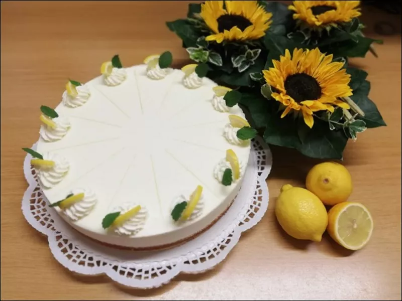 Buttermilch-Zitronen Torte