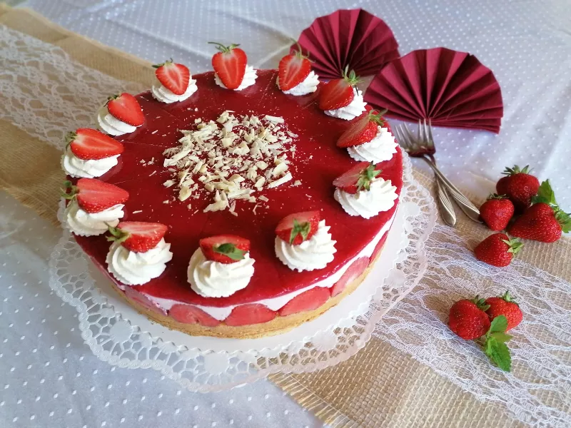 Erdbeer-Sahne Torte