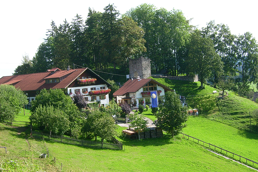 Außenansicht Burg-Café und Schlosshof 